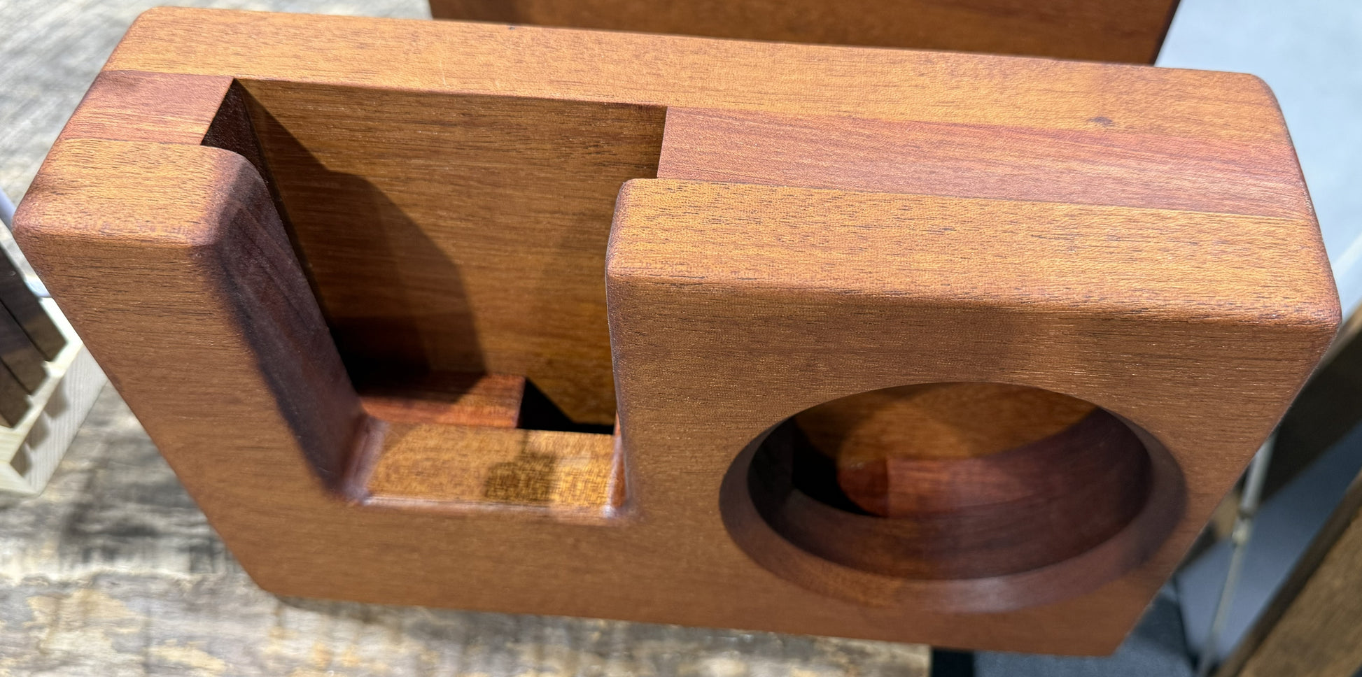 Passive phone music amplifier Mahogany exterior with Bloodwood core