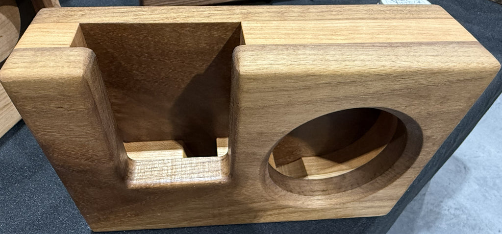 Passive phone music amplifier Walnut exterior with Cherry core